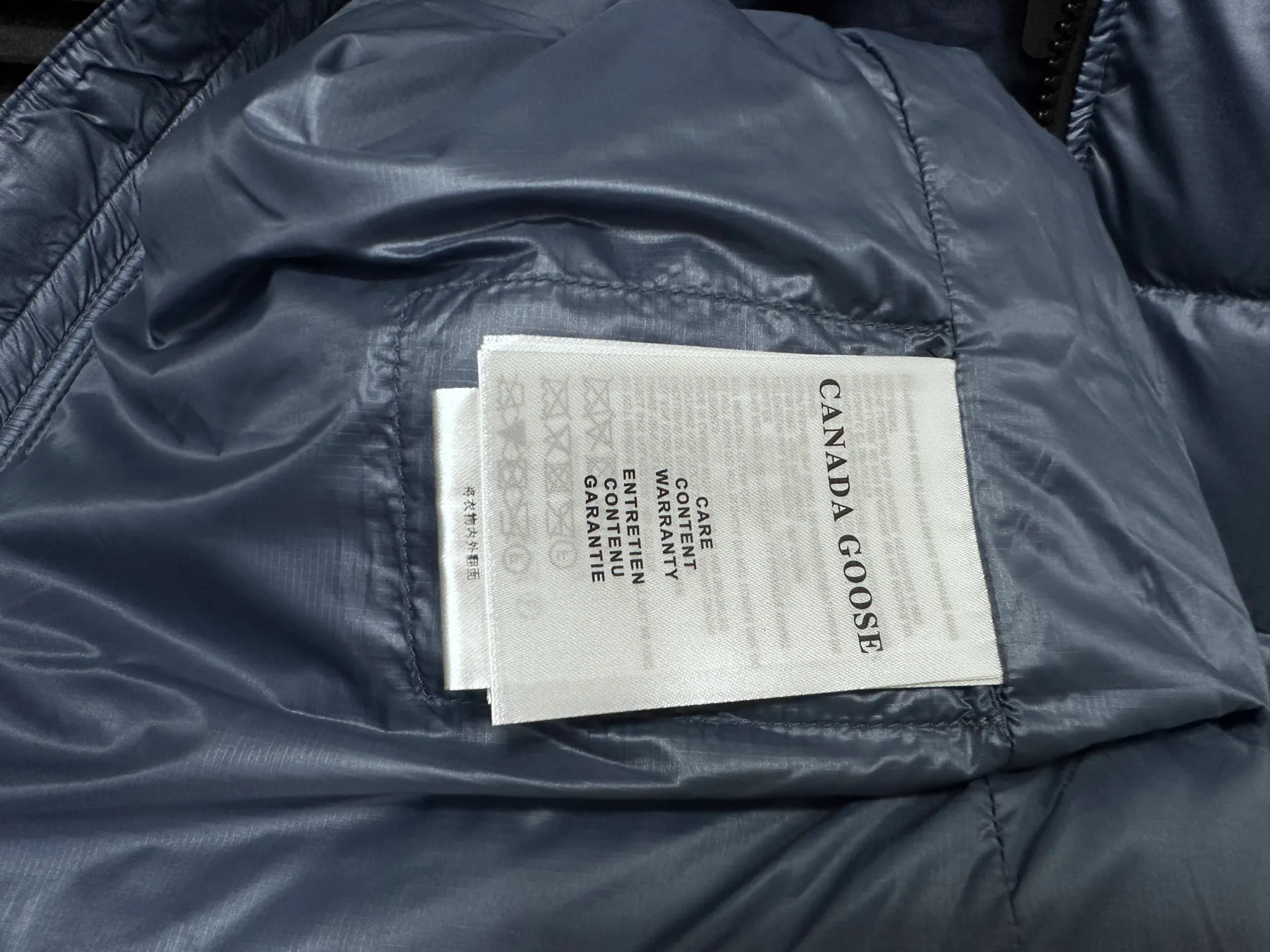 P560 [Canada Goose] CROFTON light down vest R water-repellent treatment Winall windproof fabric 700-fill down capacity Original molding Detailed production The upper body effect is stunning Exclusively available on the Xiaohongshu purchasing platform The highest version on the market Code number: XS-XXL